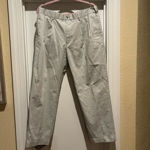 SAVANE MEN’s KHAKI’S   36x30 Pleated Front 4 Pockets Back  LNC